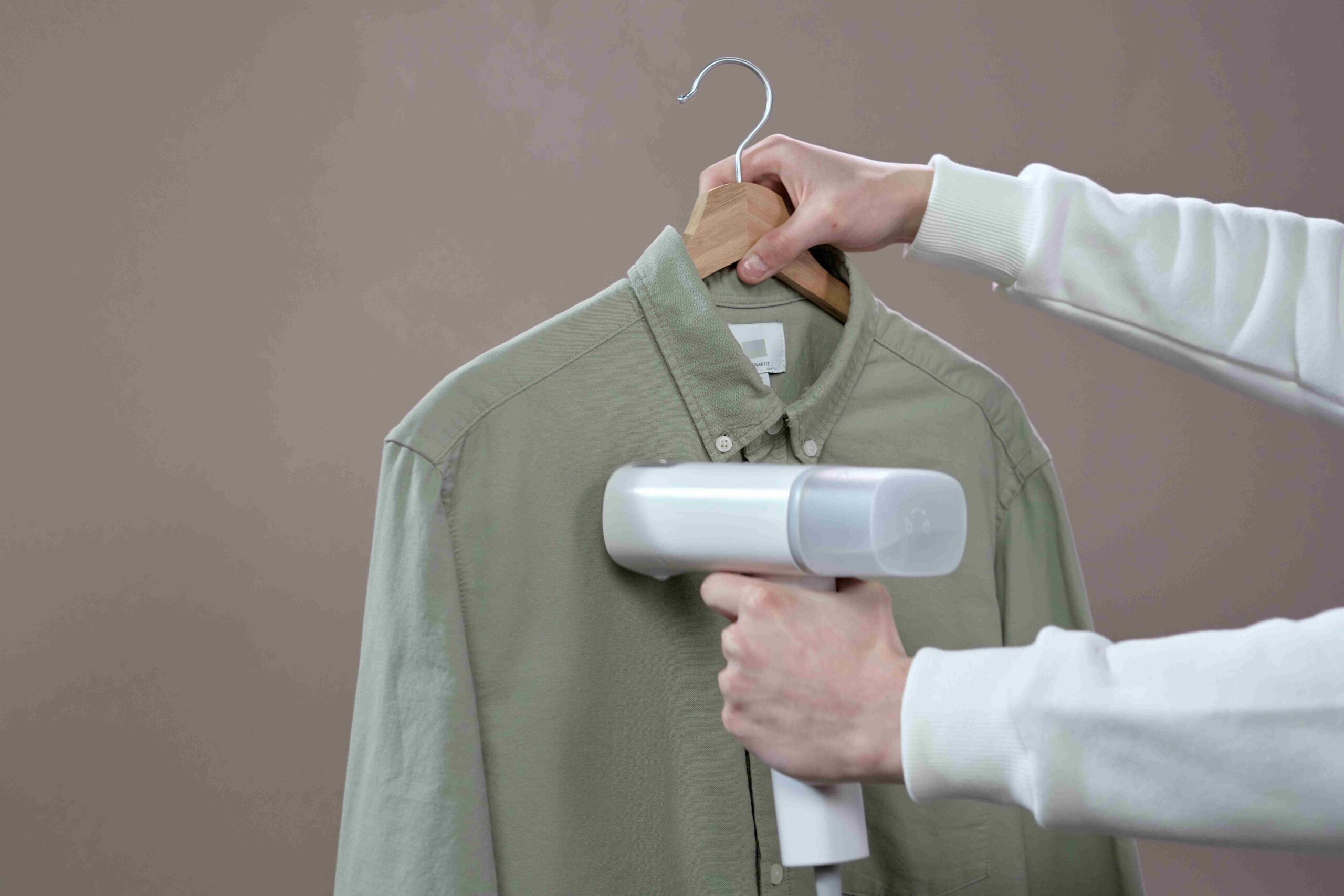 Jeroma LuftPro Review: Is This 2-in-1 Garment Steamer Worth Buying?